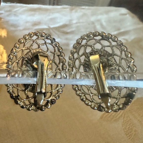 Vintage Sarah Coventry Oval Silver Tone Blue & White Lady Cameo Clip On Earrings - Picture 7 of 9